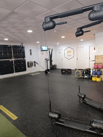 ENTRENADOR PERSONAL ALMERIA - STUDIO BOUTIQUE MULTILEVEL TRAINING - JM SALVADOR. Experiencia 17 años (Almería