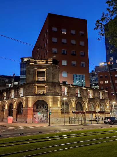 Gimnasio Metropolitan Isozaki (Bilbao
